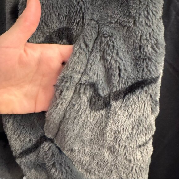 Nike Youth Girls Faux Fur Grey and Black Sherpa Soft Zip Up Jacket Size Large - Picture 7 of 9